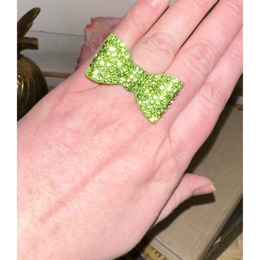 Stunning Green Bling Bow Ring